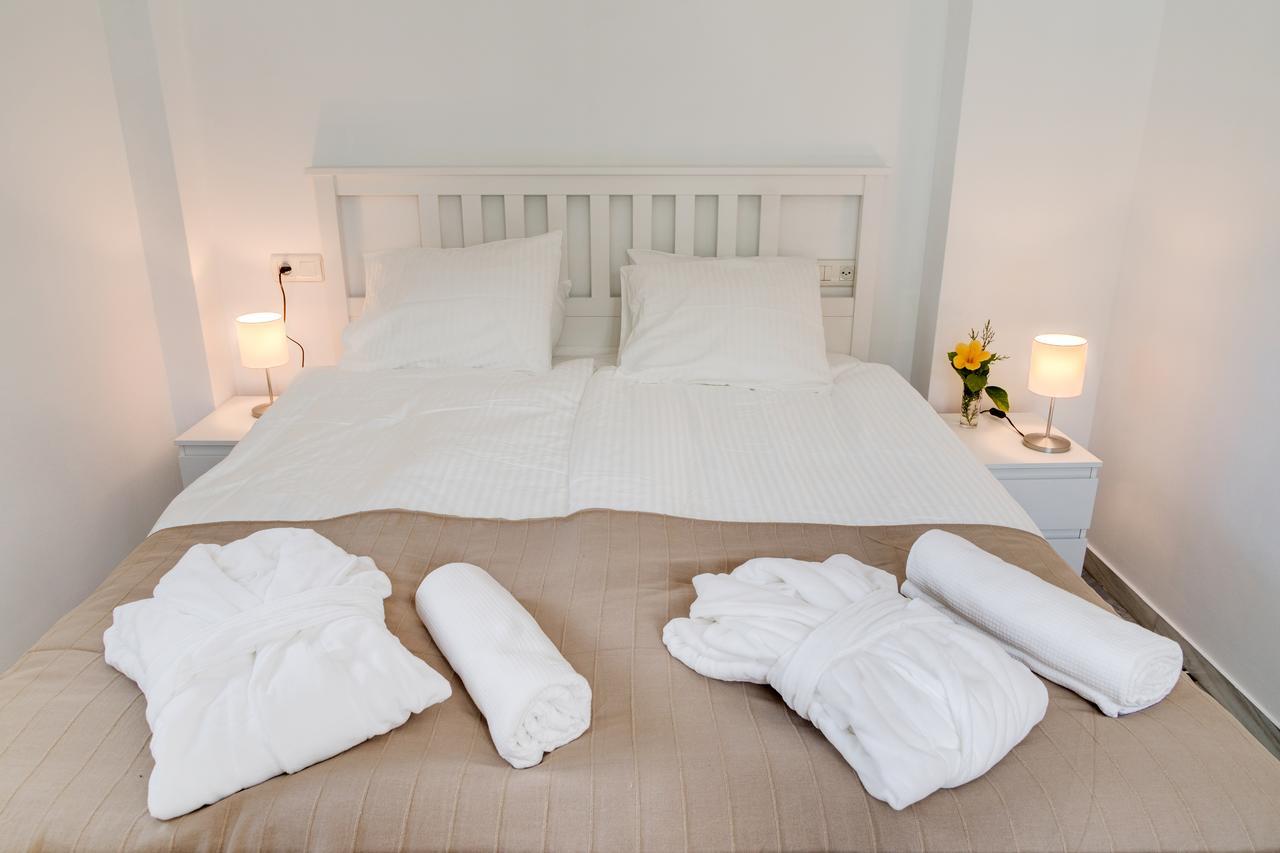 Hostal Alegre Nerja Esterno foto