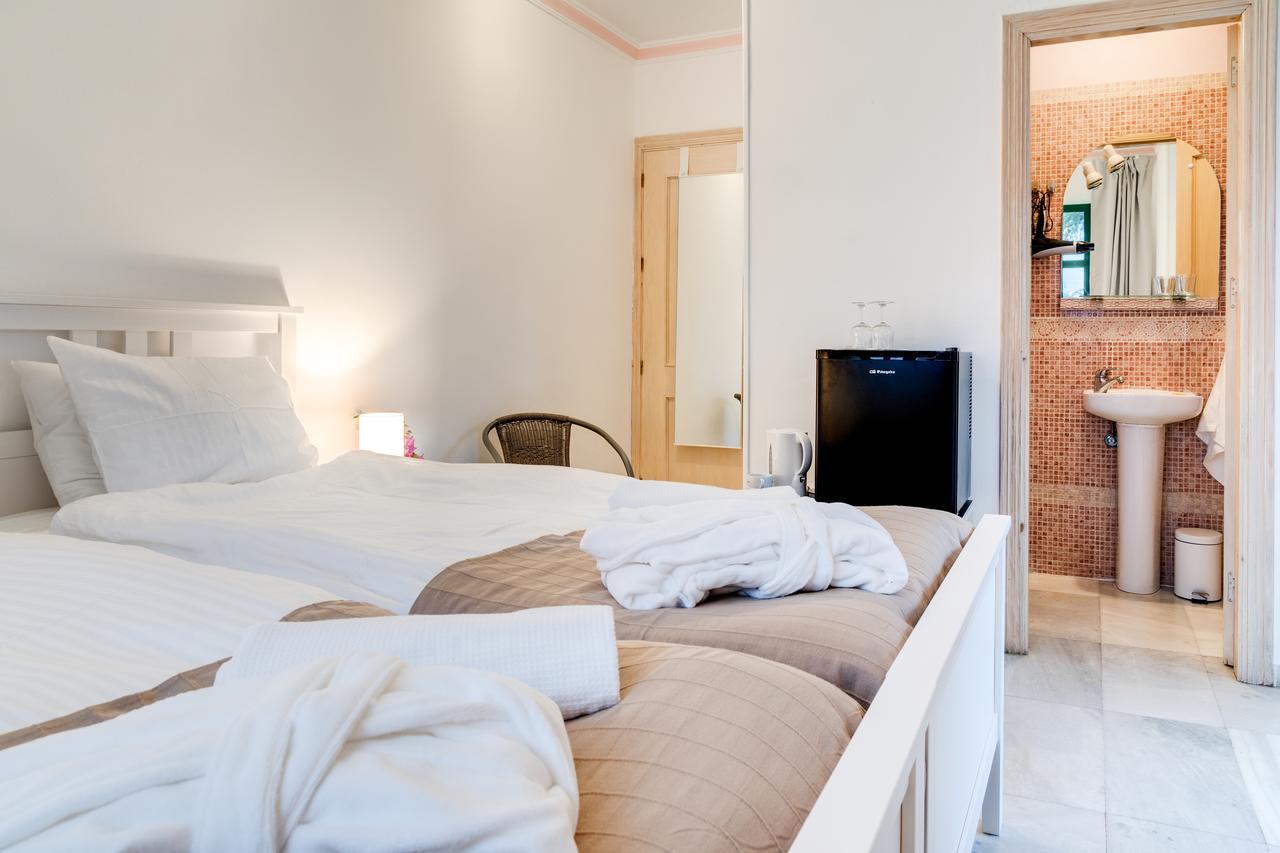 Hostal Alegre Nerja Esterno foto